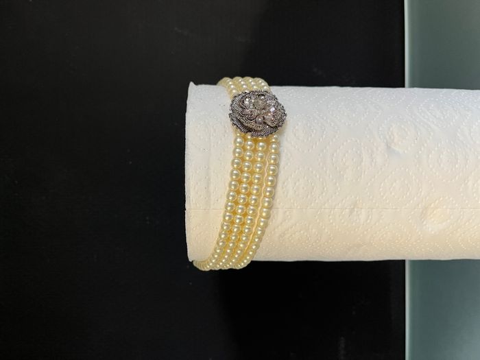 Choker Multicouche Fausses Perles et Médaillon Strass