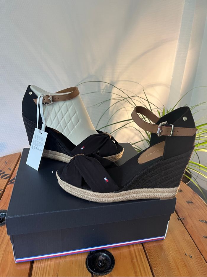 Chaussures neuves tommy Hilfiger - photo numéro 3