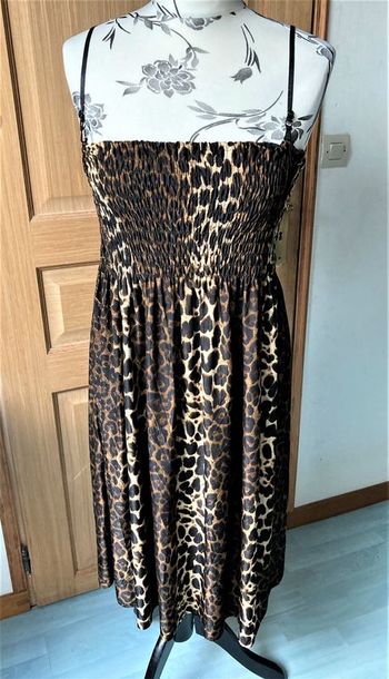 Robe à bretelles motifs léopard taille 40/42 neuve