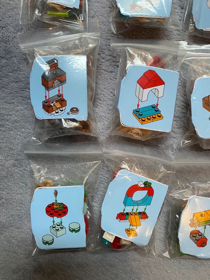 Lot de 15 surprises lego friends thème noël encore en sachet - photo numéro 5
