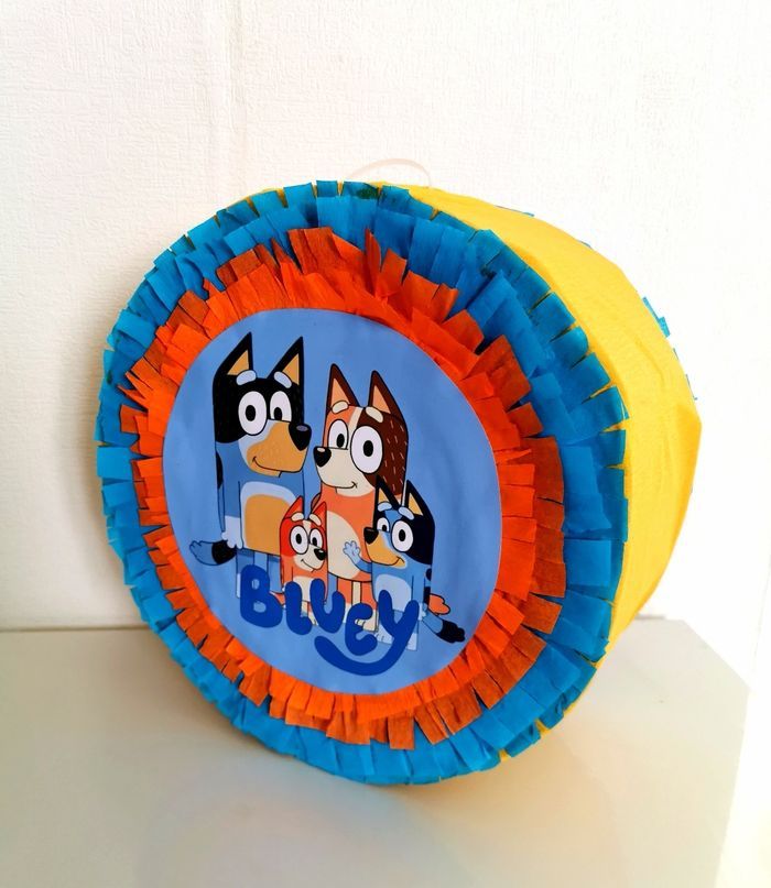 Pinata bluey pour anniversaire enfant. - photo numéro 2