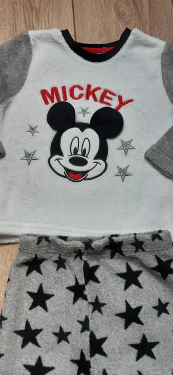 Pyjama chaud en pilou pilou disney mickey 24/36m en parfait état - photo numéro 2