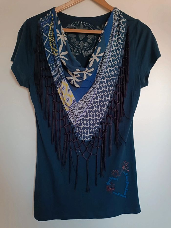 T-shirt Desigual bleu marine avec foulard - neuf sans étiquette - taille M