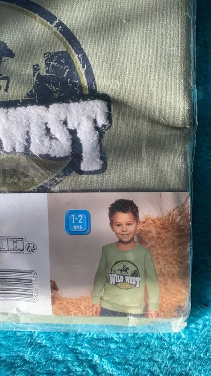 Neuve  sweat taille 2 ans - photo numéro 2