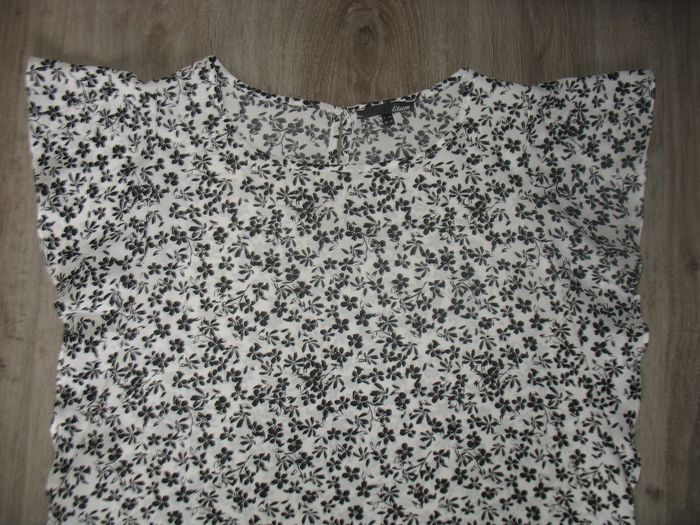 CHEMISIER MC BLANC A FLEURS NOIRES "ETAM" - TAILLE 44 - n°03 - photo numéro 2