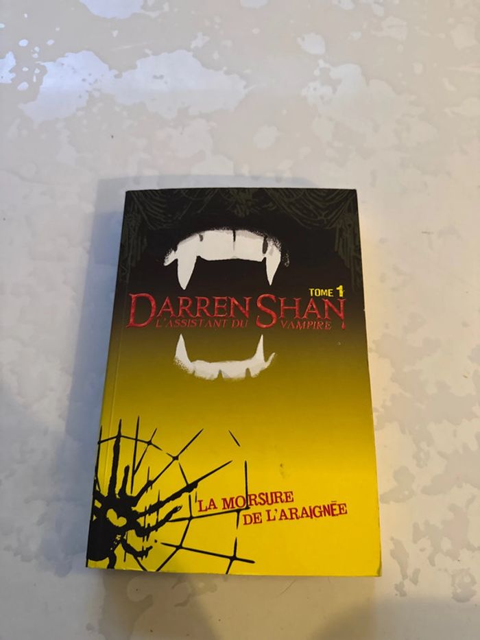 Livre Darren shan - l’assistant du vampire - tome 1 - la morsure de l’araignée