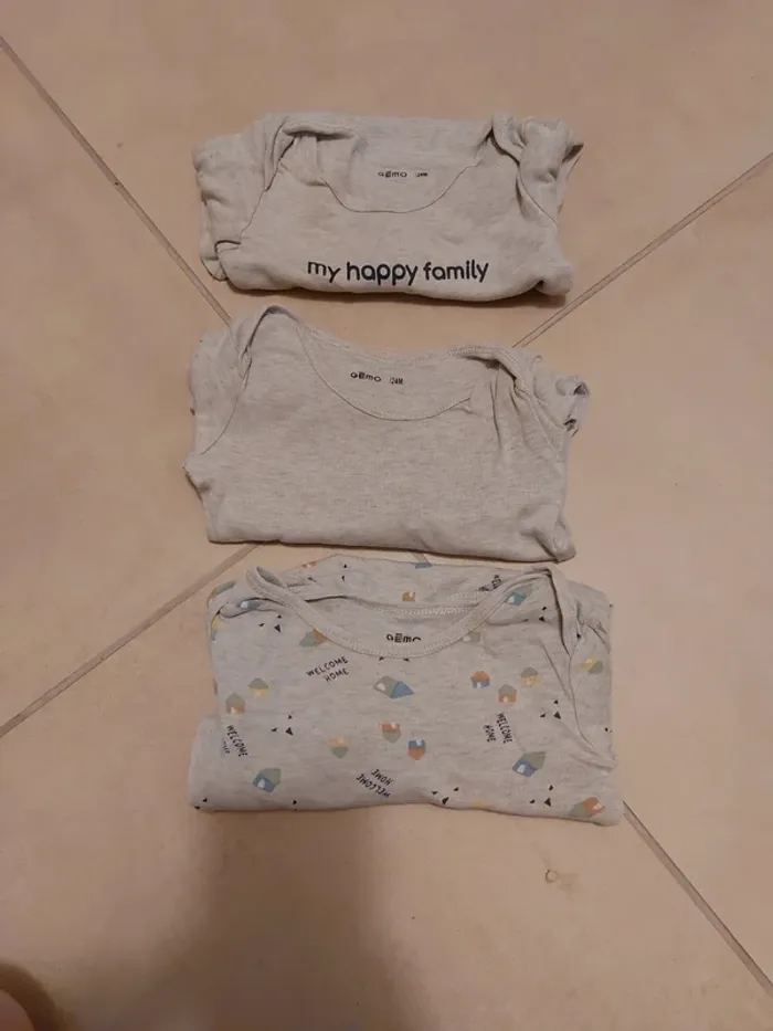 Lot  de 3 bodies
