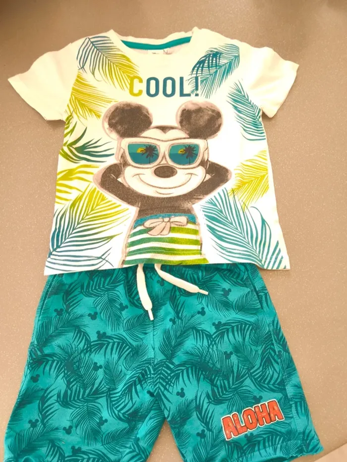 Lot 2 ensemble Mickey en vacances 🌴 🌊 - photo numéro 3