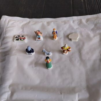 8 fèves lot No 6 à 3 euros