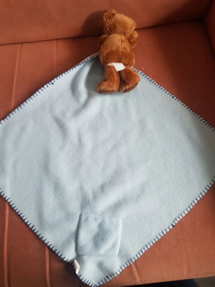 Doudou ourson brun avec mouchoir  bleu Alice's  bear shop - photo numéro 5