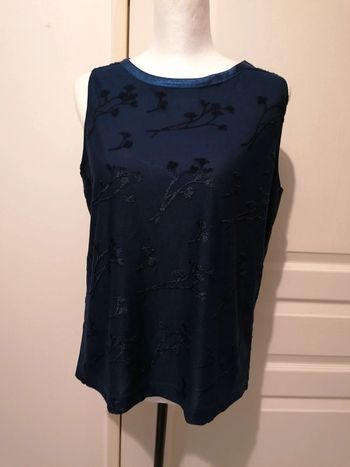 Magnifique top bleu marine brodé