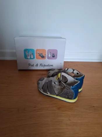 Chaussures sandales bébé en cuir - 21 - très bon état