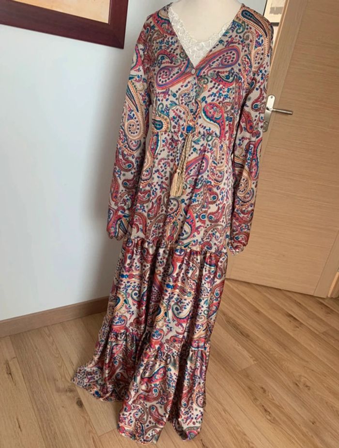 Robe longue satinée