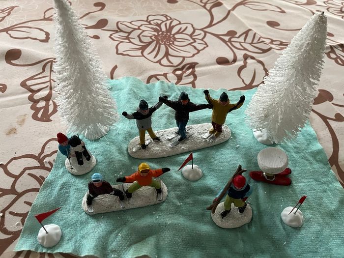 Village de Noël figurines ski - photo numéro 2