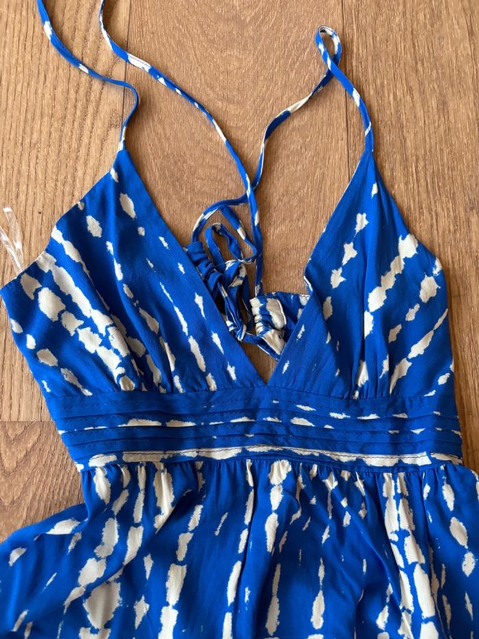 Robe courte dos nu - photo numéro 2