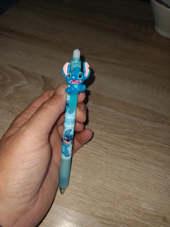 Stylo bleu ciel stitch