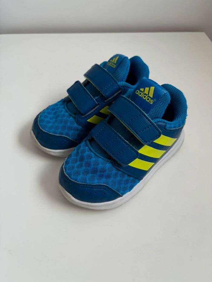 Baskets bébé pointure 22