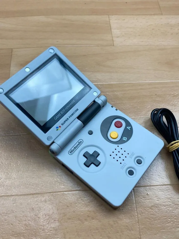 Nintendo Game Boy Advance SP - Super Famicom - Très bon état - Envoi Rapide - Garantie 6 Mois - photo numéro 3