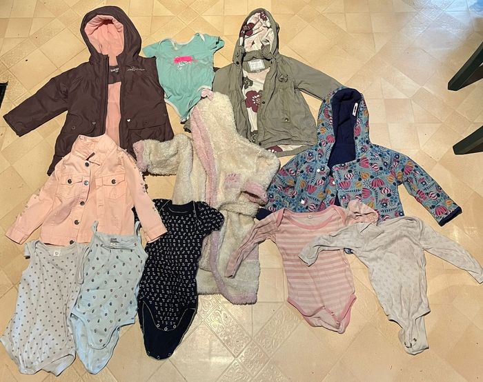 Lots vêtements fillette 24 mois - photo numéro 2