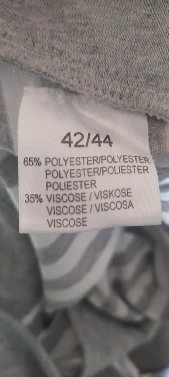 T-shirt taille 42/44 - photo numéro 2