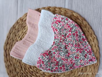 Lot de 3 bavoirs bandana bébé fille rose et blanc