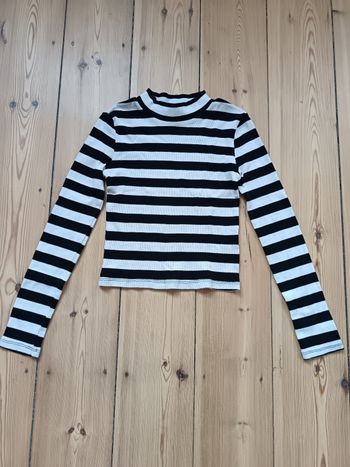 Haut rayé noir et blanc manches longues