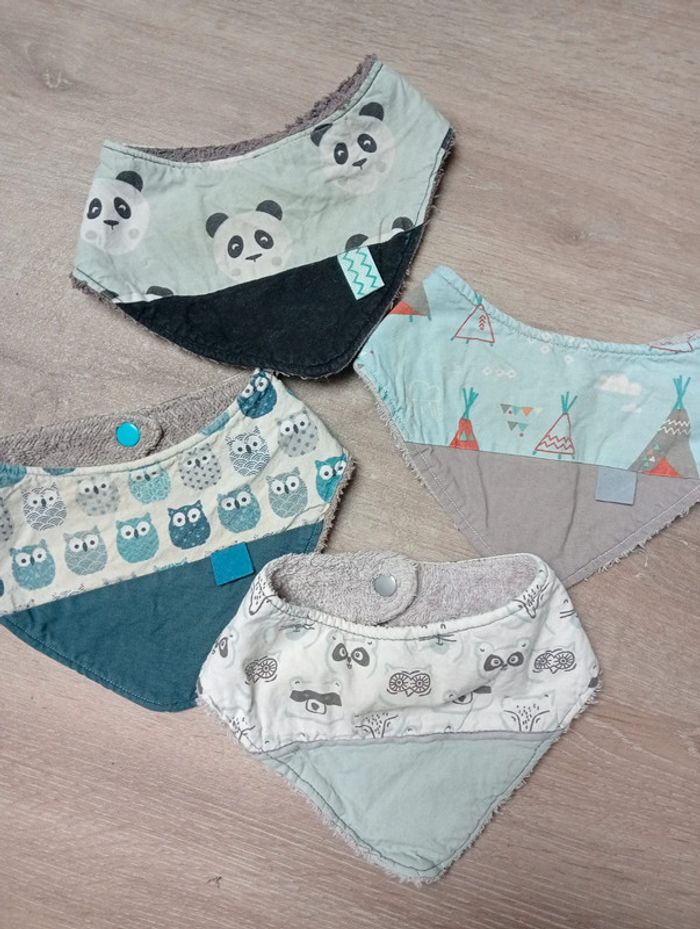 Lot de 4 bavoirs bandanas