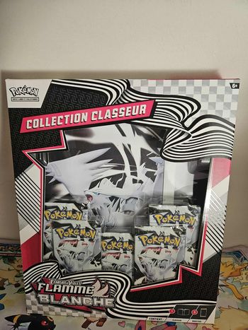 Coffret Pokémon Classeur 10.5 Flamme Blanche