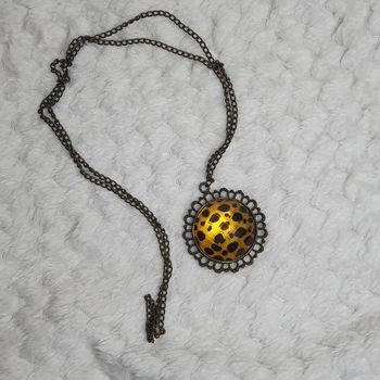 Collier sautoir medaillon imprimé leopard fantaisie