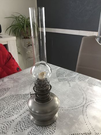 Lampe a pétrole étain