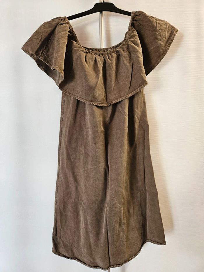 Robe courte col volant