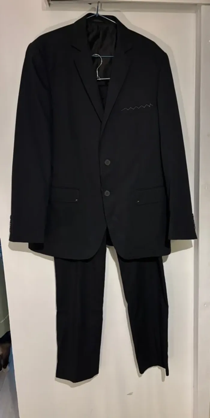 Beau costume homme noir de marque Tri Polis taille 44-46 neuf jamais porté