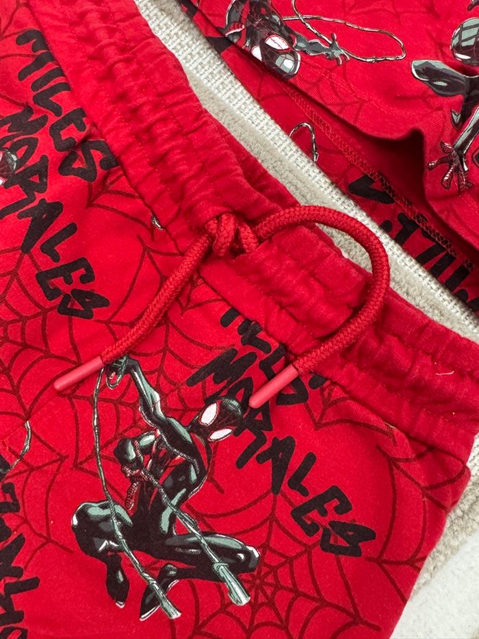 Ensemble t-shirt + short Spider-Man Miles Morales Primark T.7-8 ans très bon état - photo numéro 2