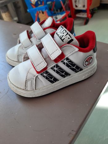 Baskets adidas spiderman pointure 22