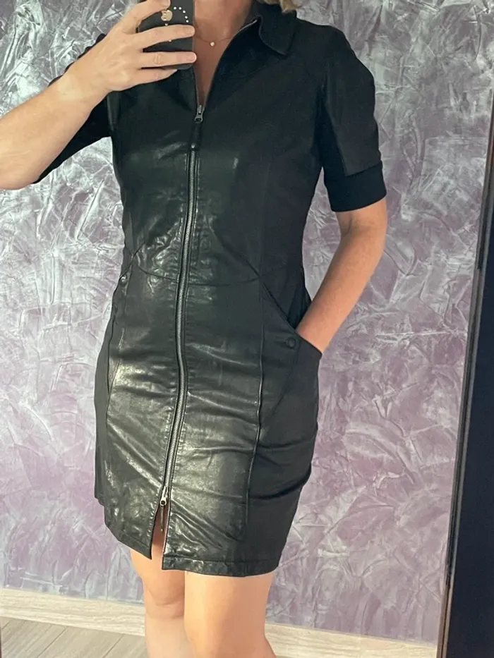 Robe cuir noire Arma 42