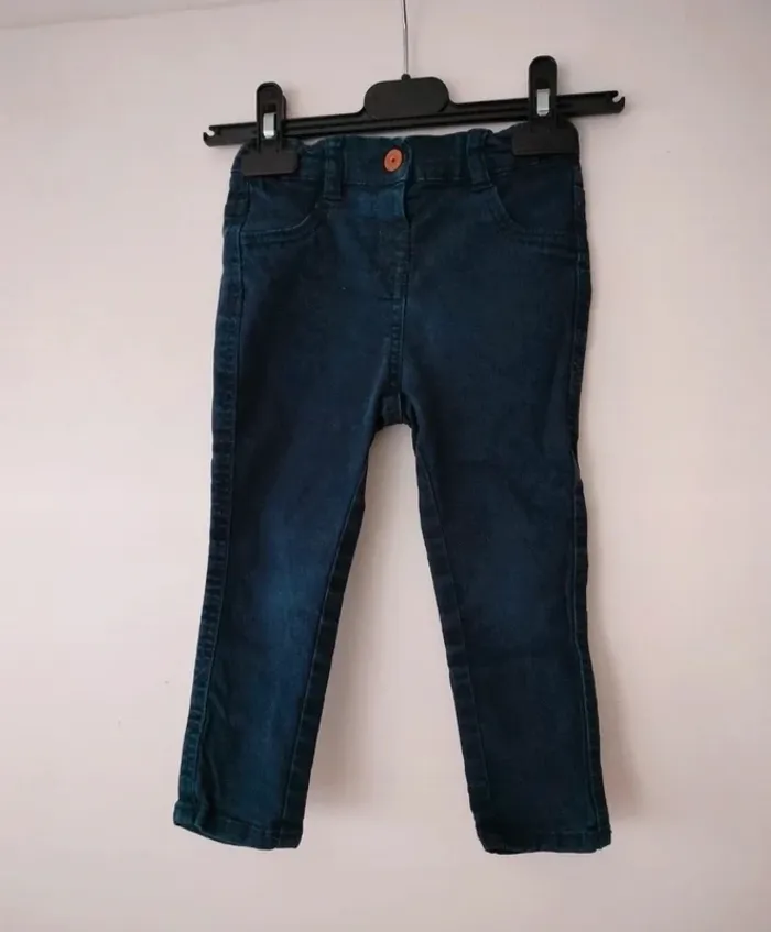 (c) pantalon bleu marine Kiabi 24m