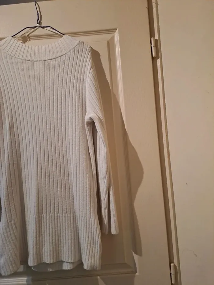 Pull blanc avec boucle devant - Sans marque - Taille 40 - Bon état. - photo numéro 8