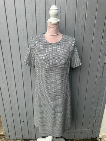 Robe manches courtes noir et blanche imprimée