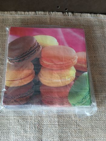 Lot de 17 serviettes en papier macarons