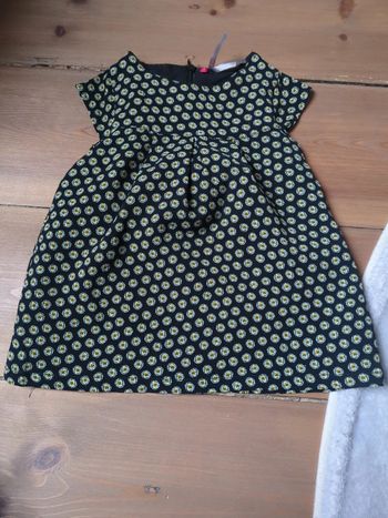 Robe noir fleur jaune blanc neuve orchestra 6 mois