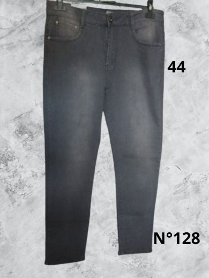 N°128 Jean gris/noir T44. Ray men. Neuf. Taille haute, coupe droite.