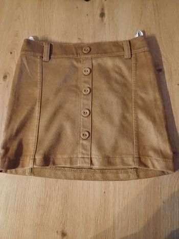 Jolie jupe en suédine couleur caramel