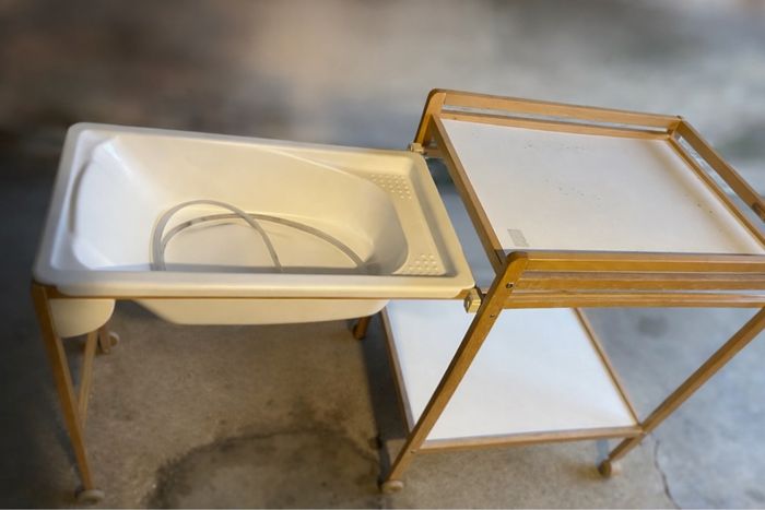 Table à langer baignoire