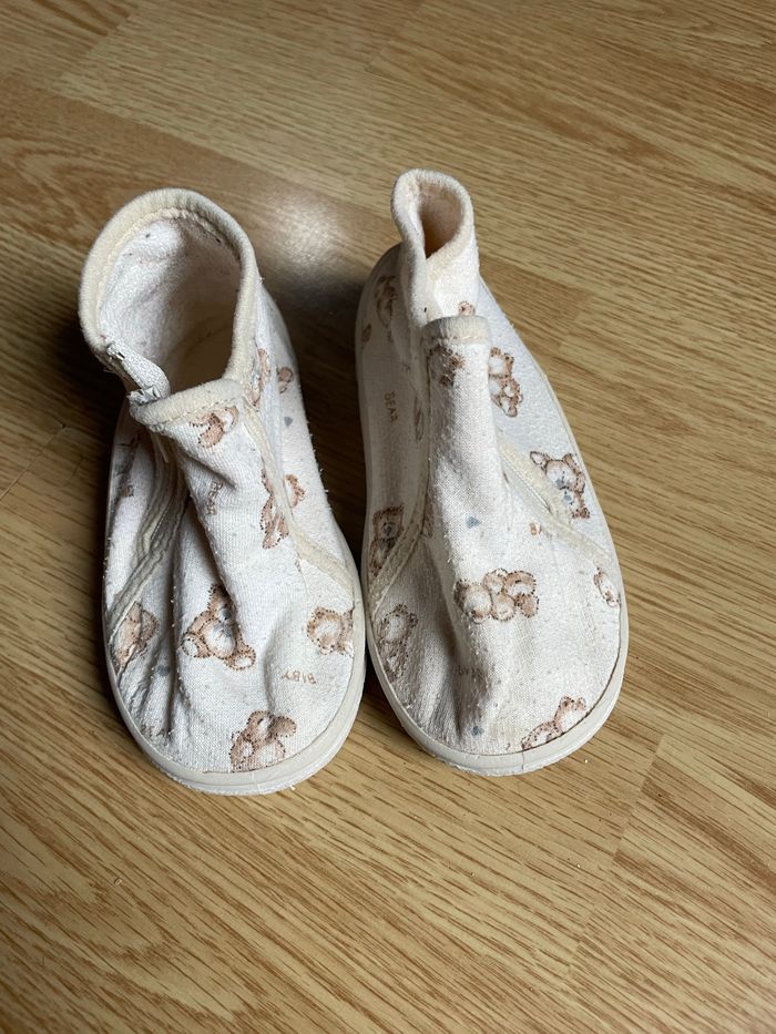 Chaussons bébé. Taille 23