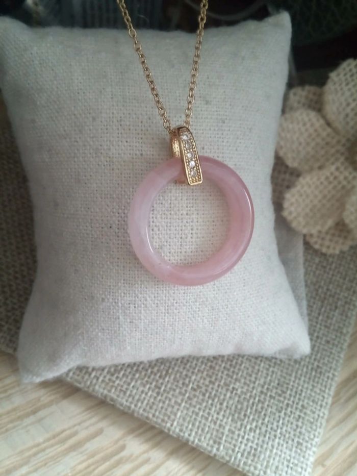 Collier anneau de quartz rose