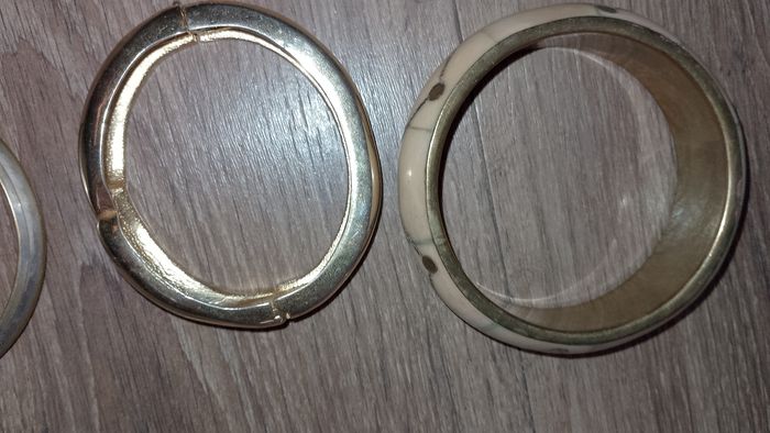 Différents bijoux, bracelets et colliers - photo numéro 5