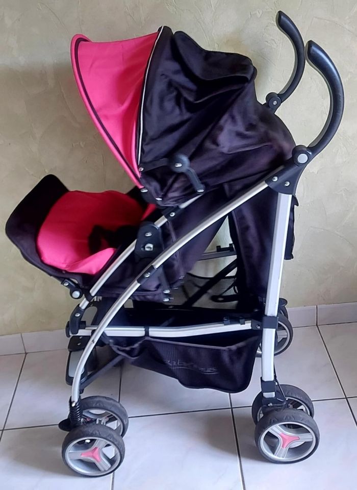 Poussette de couleur noire et framboise avec son ombrelle - photo numéro 4