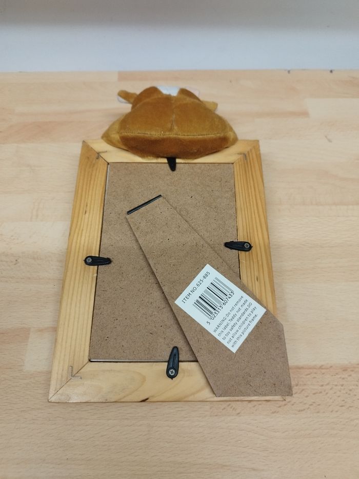 Cadre photo format 10 x 15 cm (4" x 6"), en bois, avec une peluche vache attachée sur le dessus. Parfait pour une chambre d'enfant - photo numéro 7