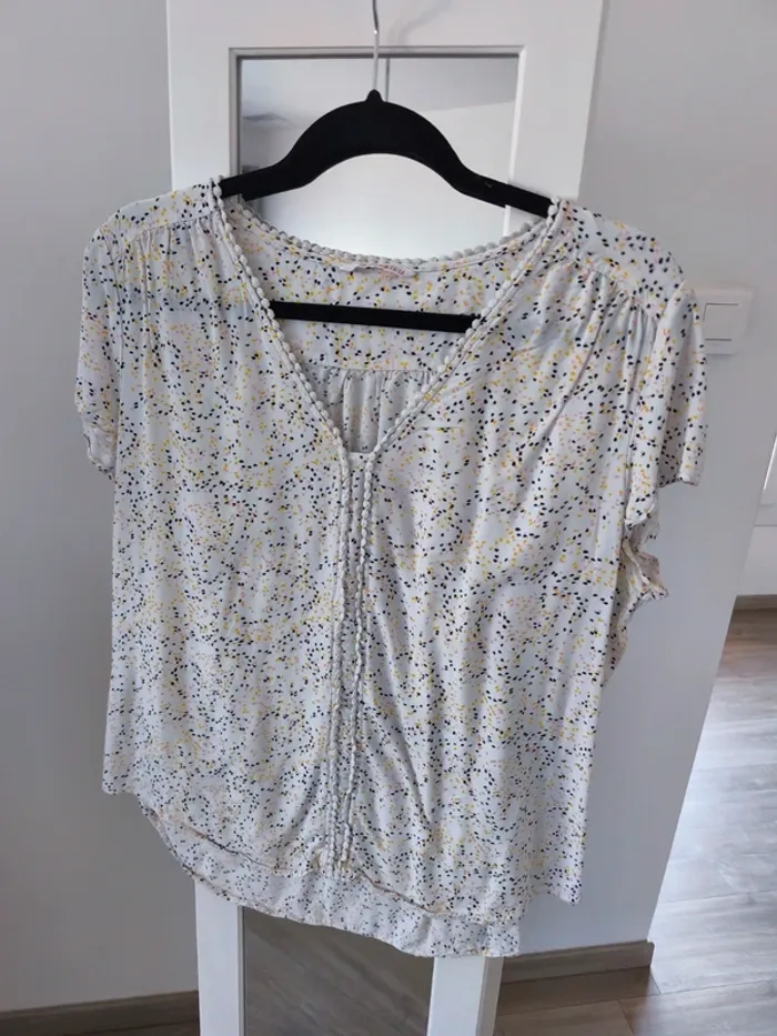 Blouse manches courtes décolleté V - photo numéro 4