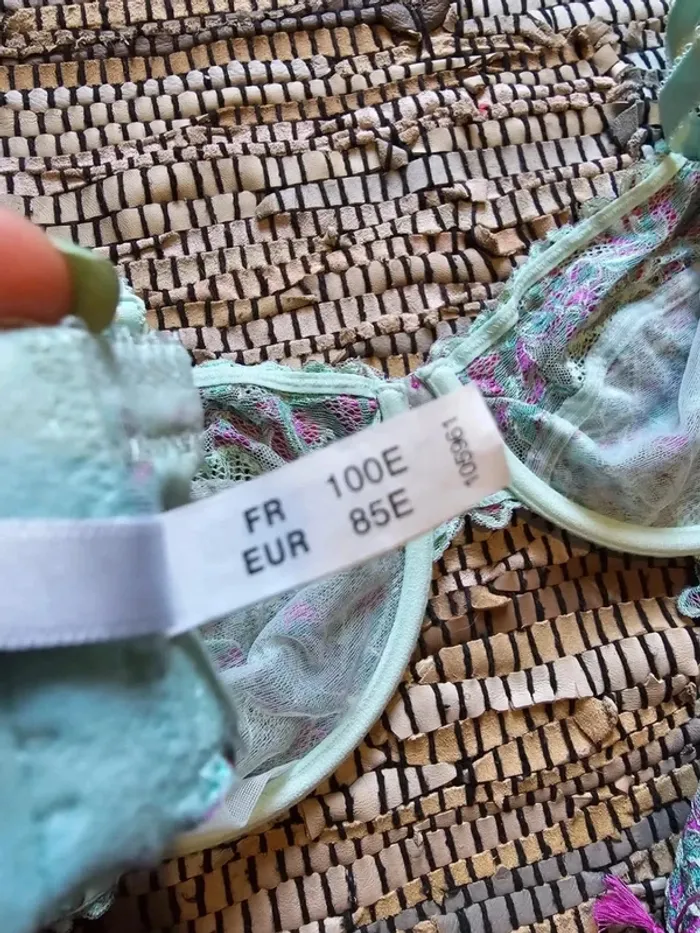 Soutien-gorge neuf RougeGorge 100E dentelle florale pastel - photo numéro 3